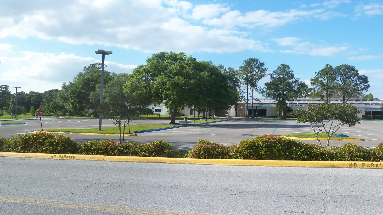 Oak trees and buildings on the main campus of Santa Fe College in northwest Gainesville.